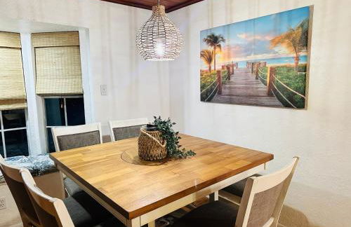 Beachside Get-A-Way - Walk to the Beach - 3 Bedroom 2 Bath - Foto 9