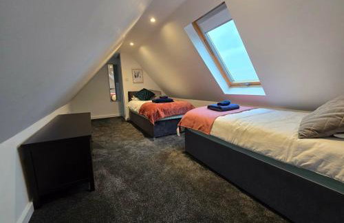 5 Bedrooms, Pool Table, Sleeps 10, Contractor Stays, Family Gatherings - Secure Free Parking - Foto 10