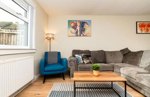 3 Bed House with Driveway- by Holiday Homes - Foto 8