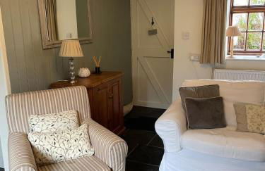 Cosy River Cottage in Brecon with a Fireplace - Photo 7