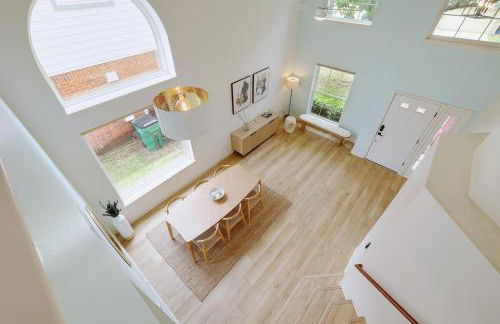 Modern Retreat Near Domain with Game Room and Gym - Foto 14