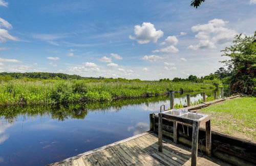 Spacious Riverfront Cottage with Dock in Green Pond! - Foto 2