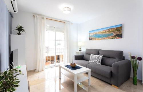 Holidays2Malaga Capuchinos French balconies, private parking, WiFi & Air con - Photo 6