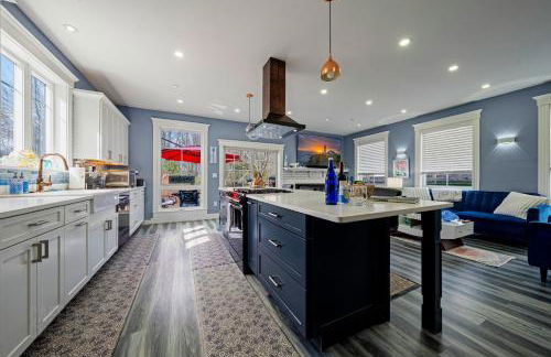 Luxe Coastal Retreat with Hot Tub & Spring Fires - Foto 31