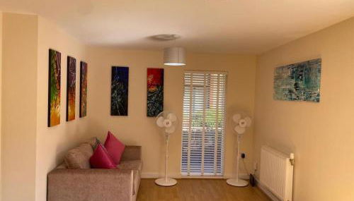 Homely & Warm Trumpington House w Parking, 5 mins drive to Bio Medical Campus, Addenbrooke's & Papworth hospitals - Foto 4