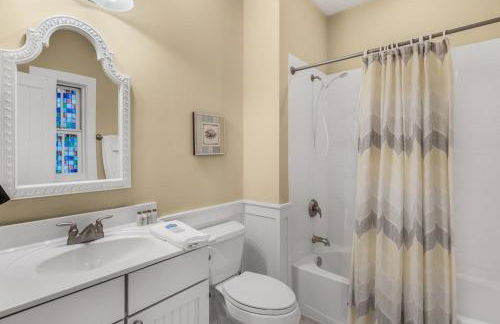 Beach Bungalow, 3 Min Walk to Beach, Golf Cart, 4 bikes, Wagon - Foto 8