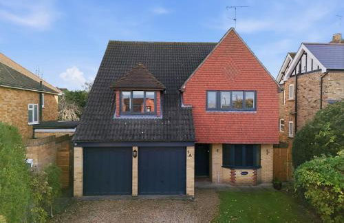 Month Stays, Free parking Luxury 4 Bed - Photo 11