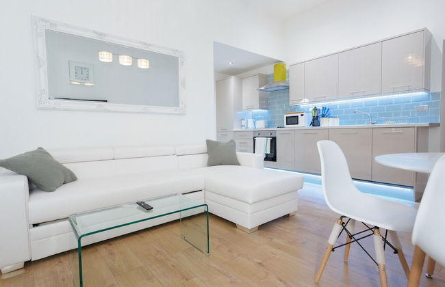 Live in Leeds Greenhill Bungalows - Photo 1