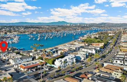 Luxury 2BR Steps to Beach & Pier with AC plus Garage Parking - Foto 30