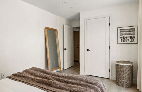 Tide House - Unit B Modern Seaside 1BD w Parking - Foto 18