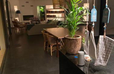 Idyllic 6 bed villa stunning sea view salt pool - Foto 16