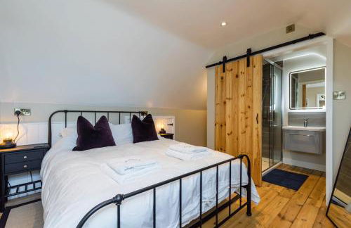 Hayloft with Log Burner and panoramic views - Photo 8