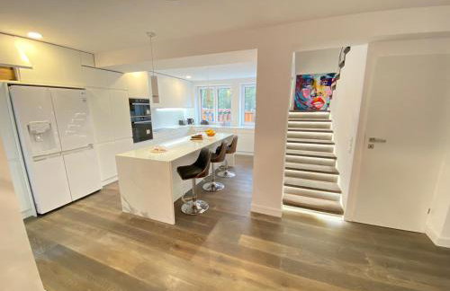 Luksusowa Willa pod Lasem, Otwock - Shared garden, sauna, wood hot tub! Hot tub seasonal May to October - Foto 1