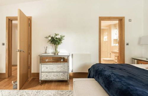 Modern contemporary home in beautiful setting - Foto 64