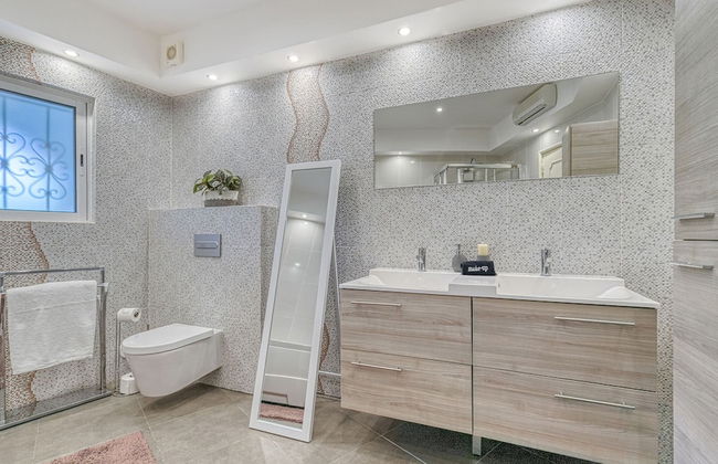 Golfinhos Magnificent Spacious 5 Bedroom Villa - Foto 41