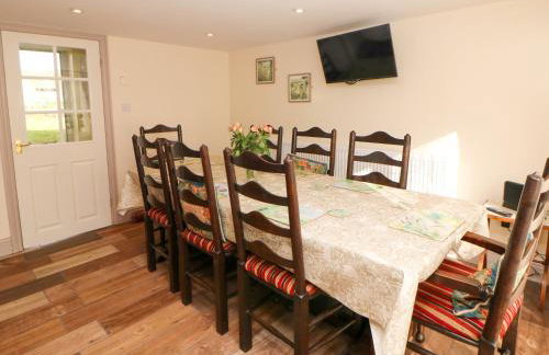 Ford Coach House Cottage - Photo 8