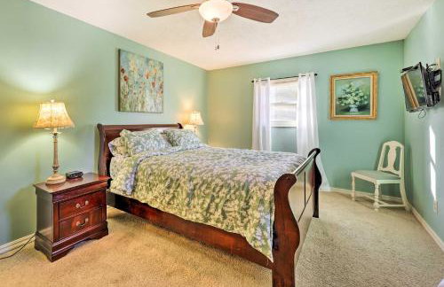 Holiday Island Home: Hot Tub & Wood Stove! - Foto 17