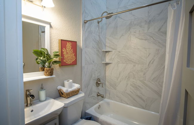 Brand NEW Large Impressive House Near Downtown! - Photo 32