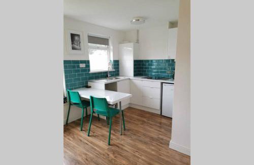 Stylish studio bungalow, close to Cardiff Centre - Foto 1