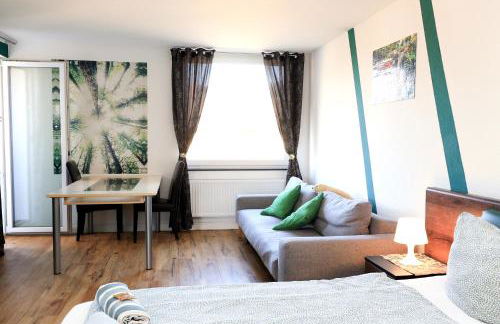 - Forest Retreat Deluxe - 2 Bedroom Apartment - 75 qm - Fully Renovated 2025 with TV & Netflix - King Size Beds - Full Kitchen - Free Parking - Close to Airport & Train - - Foto 20