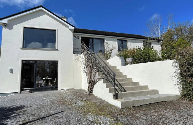 Lakeside Apartment Retreat in Oughterard Connemara - Photo 30