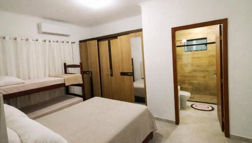 Jack&Mari Casa moderna com ar-condicionado, Wi-Fi e churrasqueira, 600m da praia, 2 quartos, até 8 pessoass - Foto 3, locker