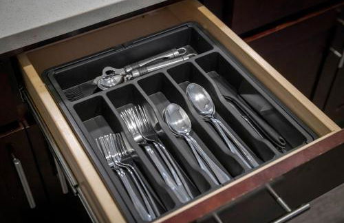 Cozy 2BR Getaway, King Bed, Free Parking - Foto 31