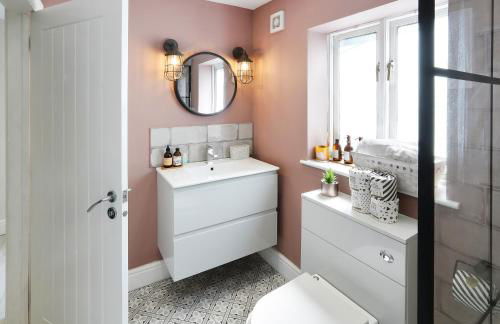 Castle Hideaway in the Cotswolds - Photo 9