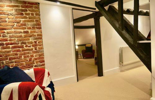 Epic Location, Views & Large Private Terrace - Photo 8