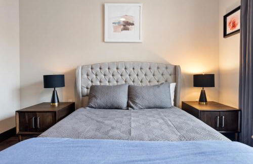 Modern Comfort North Austin with Balcony and Workspace - Foto 32