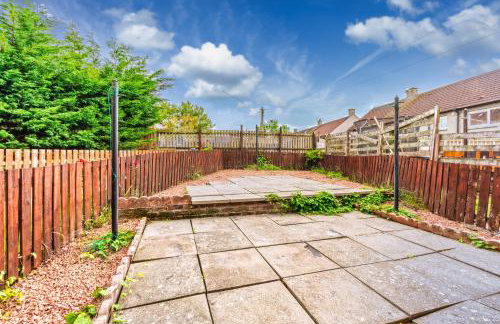 Scotia House -3 bed house in Larkhall with private driveway - Photo 22