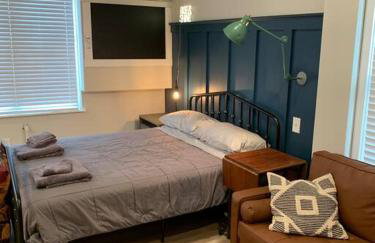 Refined Studio New Construction 1 Mile From Town - Foto 11