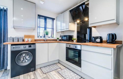 Free parking, Private Garden and Netflix, Charming Elegant 2 bedroom House Nottingham - Photo 25