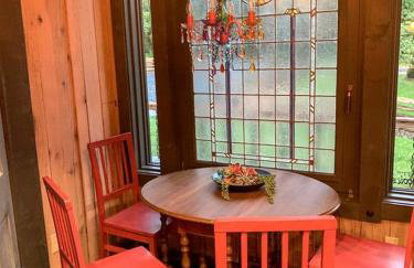 Unique Hobbit House Accommodation with a Private Hot Tub in Shenandoah, Virginia - Foto 2