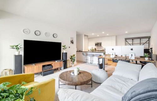 Sharon Green apartments by FantasticStay - Photo 98