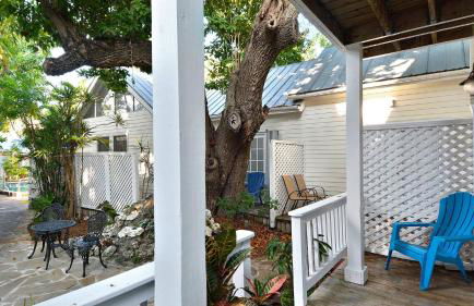 Tranquility by Avantstay Close to Duval St w/ BBQ & Shared Pool - Photo 48