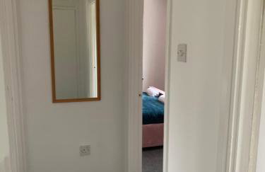 The Snug, ideal for sporting events and city breaks, hidden nook in the Heart of Newcastle, with parking, Wifi, Smart Tv, close to all local travel links - Foto 45