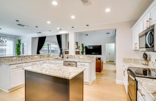 2 Mi to Old Town Spacious Burleson Vacation Home - Foto 10