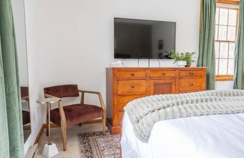 8BR Luxury Maplewood Manor, Hot Tub & Fire Pit - Foto 12