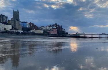 Stunning Cromer beach house with sea views - Photo 7
