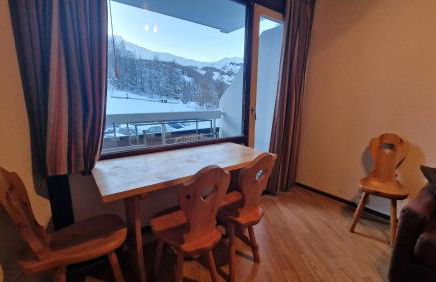 "Miramonte" appartement avec terrasse vue montagne et parking privatif sous-sol, à proximité immédiate des pistes, cœur de Vars les Claux, secteur point show avec commodités et piscine chauffée de plein air - Foto 4