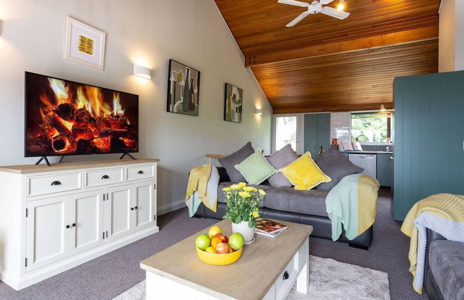 Spacious Lake View Alpine Townhouse Walk TO Town - Foto 24