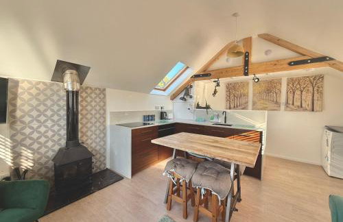 One bed Character Cottage with Parking and Garden - Photo 1