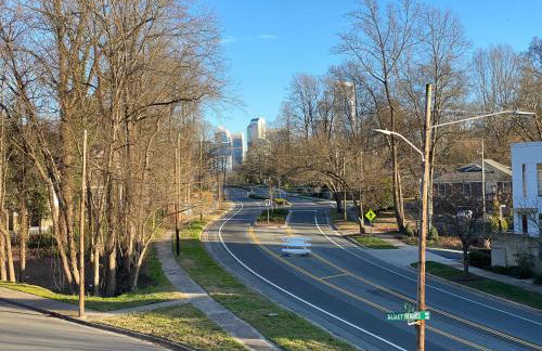 Entire Home Close to BOA Stadium & City - Foto 60
