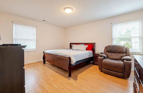 Great 4BR Home Near Emerald Pointe & Downtown - Foto 31