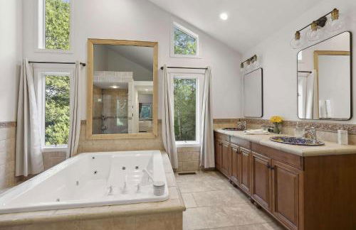 Wainscott Woods by Rove Travel - Luxe Estate with Pool - Foto 28