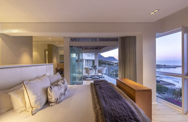 Clifton YOLO Spaces – Clifton Beachfront Penthouse - Photo 3