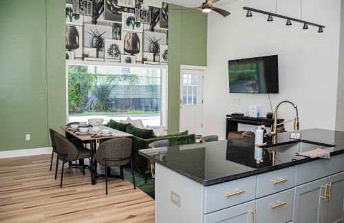 Urban Oasis - A Newly Renovated 4BR Dream - Foto 3