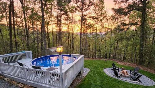 Large Hillside Retreat with Pool and Hot Tub - Foto 1