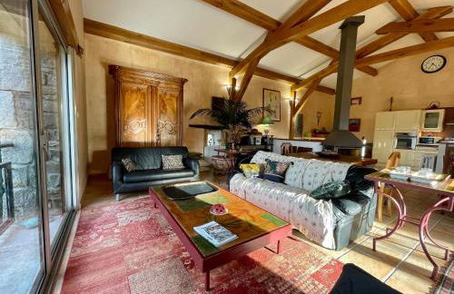 Gîte familial avec terrasse panoramique et cheminée, idéal pour randonnées près de Retournac - FR-1-582-355 - Foto 1